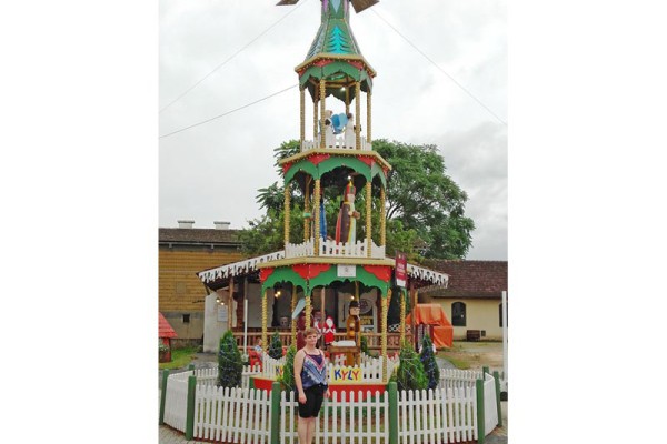 9_Weihnachtsplatz-Pomerode-2015_Pyramide_Greuel
