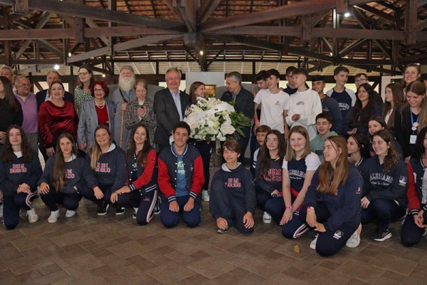 4_Mausoleum_Publikum