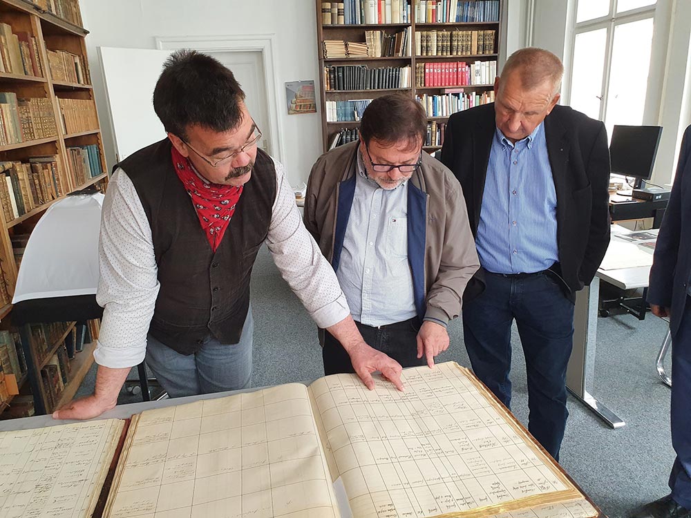 Eine wichtige Station der Recherchereise durch Ostdeutschland war die Universitätsbibliothek der Universität Greifswald. In der Matrikel des Jahres 1842 findet sich der Eintrag des Studenten Johann Friedrich Theodor Müller, der später als Fritz Müller international bekannt wurde. (Foto: WWZ-BD)